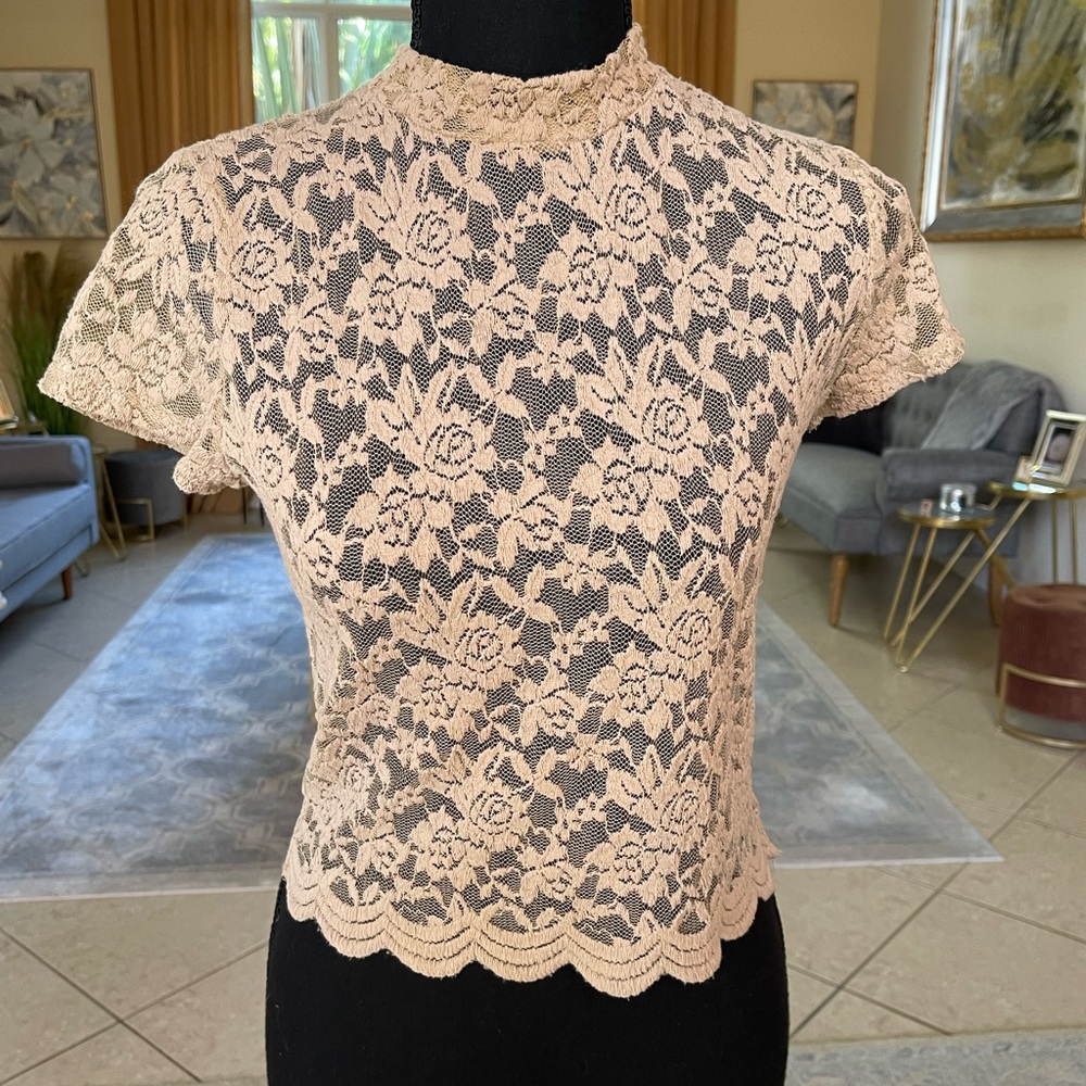 Cream lace flowers top short sleeve medium